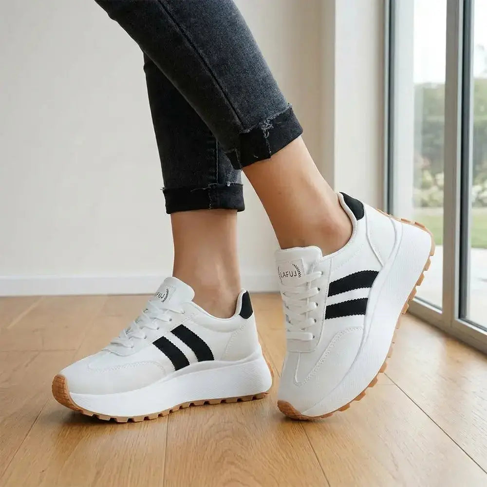 👟 Klasična silhueta - brezčasen retro dizajn tekaških copat v kombinaciji z modernimi elementi - ikoničen slog, ki ne bo nikoli šel iz mode.