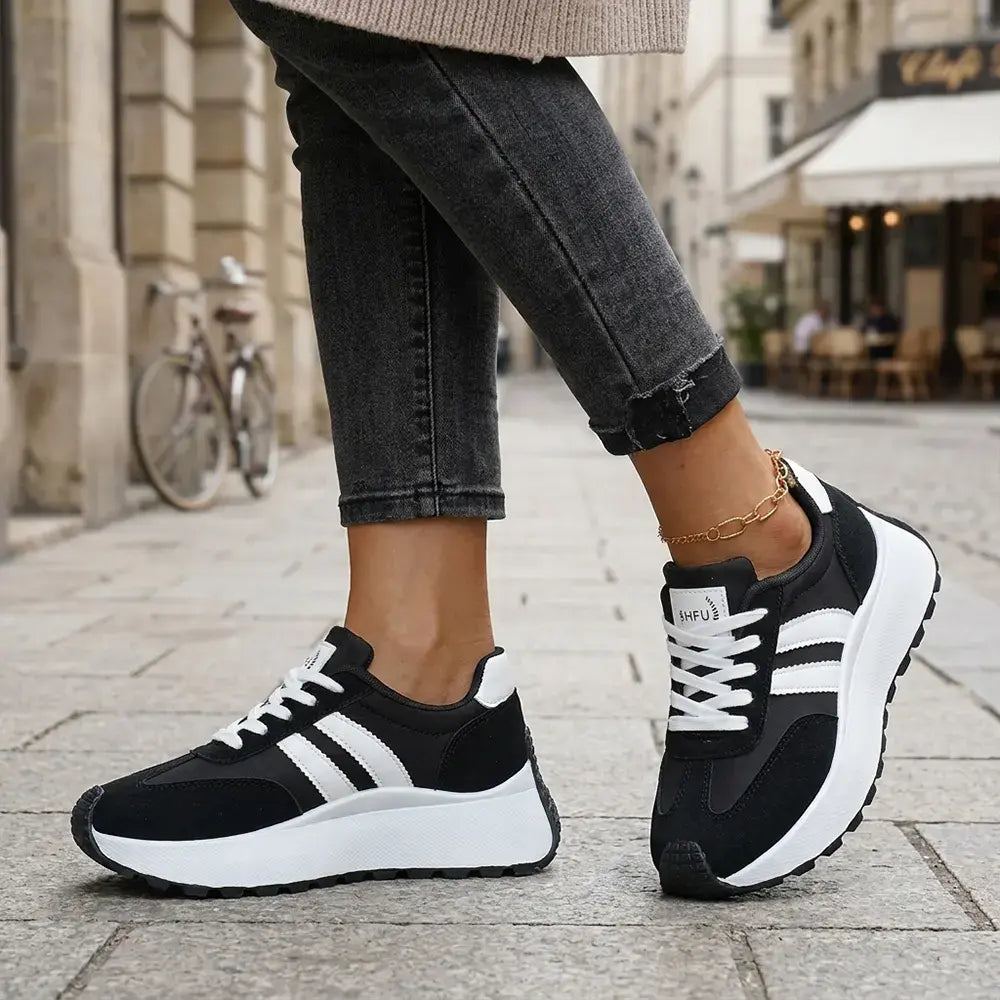 👟 Klasična silhueta - brezčasen retro dizajn tekaških copat v kombinaciji z modernimi elementi - ikoničen slog, ki ne bo nikoli šel iz mode.