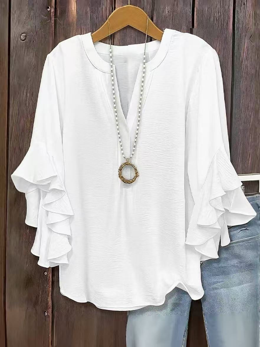 Ženska bluza z V-izrezom in volančki - Plus Size