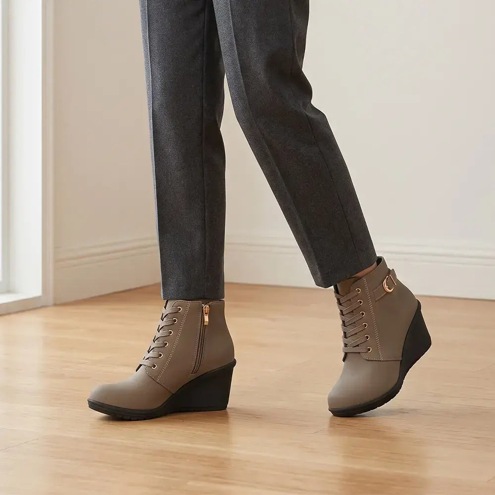 【35–42】👢 Ženski zimski gležnjarji s polno peto – elegantna in stabilna izbira za hladne dni