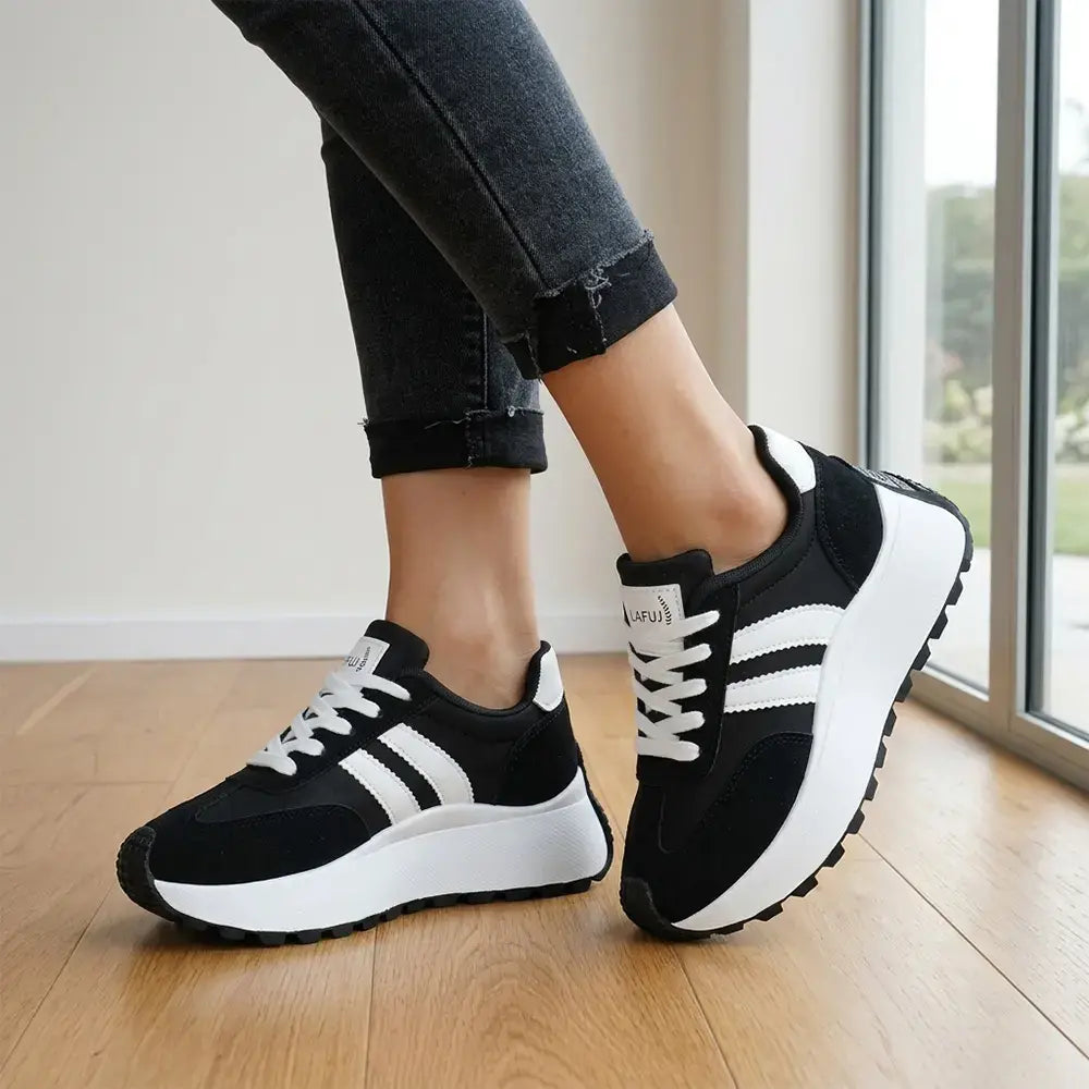 👟 Klasična silhueta - brezčasen retro dizajn tekaških copat v kombinaciji z modernimi elementi - ikoničen slog, ki ne bo nikoli šel iz mode.