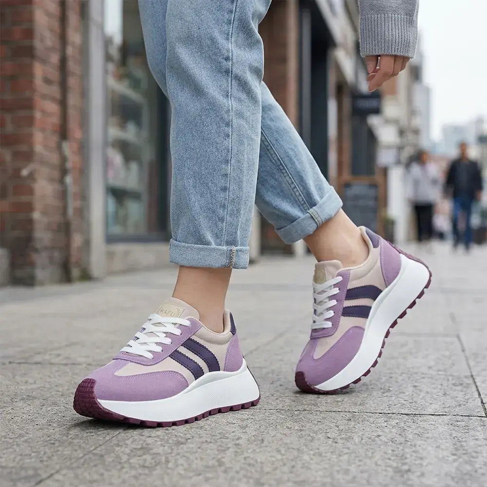 👟 Klasična silhueta - brezčasen retro dizajn tekaških copat v kombinaciji z modernimi elementi - ikoničen slog, ki ne bo nikoli šel iz mode.